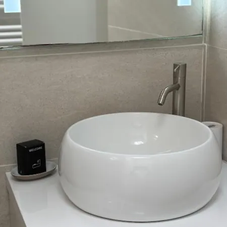 Beautiful 41 M With Balcony