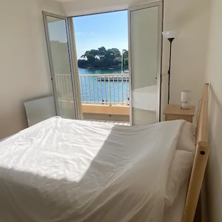 Beautiful 41 M With Balcony