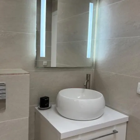 公寓 Beautiful 41 M With Balcony *